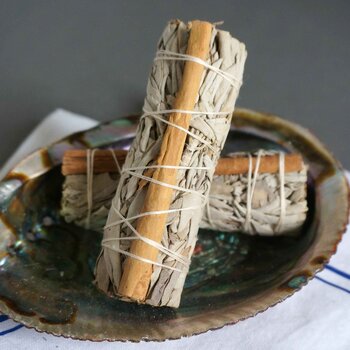 diseno Living California Cinnamon With White Sage Smudge Stick - 4" Vacuum Packed  Fixed Size