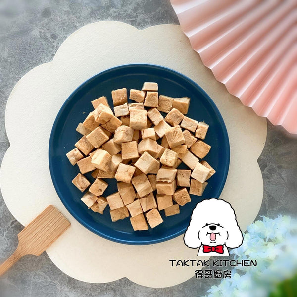 TAKTAK KITCHEN Freeze Dried Salmon Cubes(Healthy Snack)|For Cats And Dogs Snack  80g