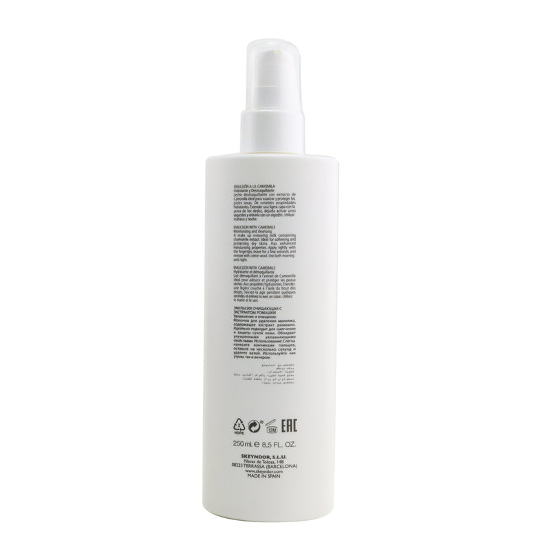 SKEYNDOR Essential Moisturizing & Cleansing Emulsion With Camomile (Make Up Removing Milk) 