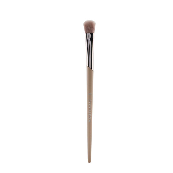 Fenty Beauty by Rihanna Plush Eyeshadow Brush 240